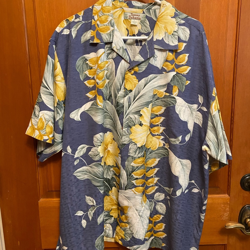 Vintage Tommy Bahama size L silk shirt